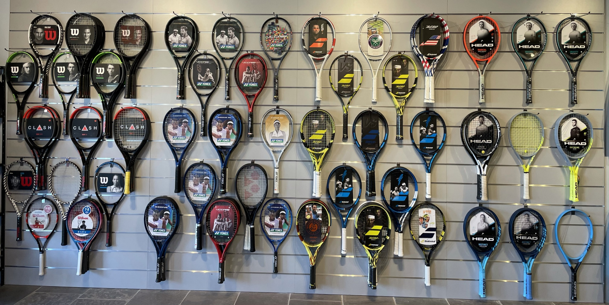 Advantage Tennisspeciaalzaak racketwand 2021